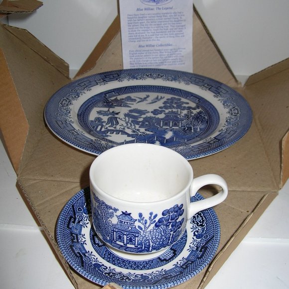 Vintage CHURCHILL BLUE WILLOW 3 pcs ~ Dinner Plate, Cup & Saucer Dinnerware NIB - Picture 2 of 6